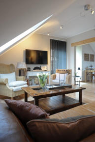 Wohnzimmer mit Blick auf den Balkon